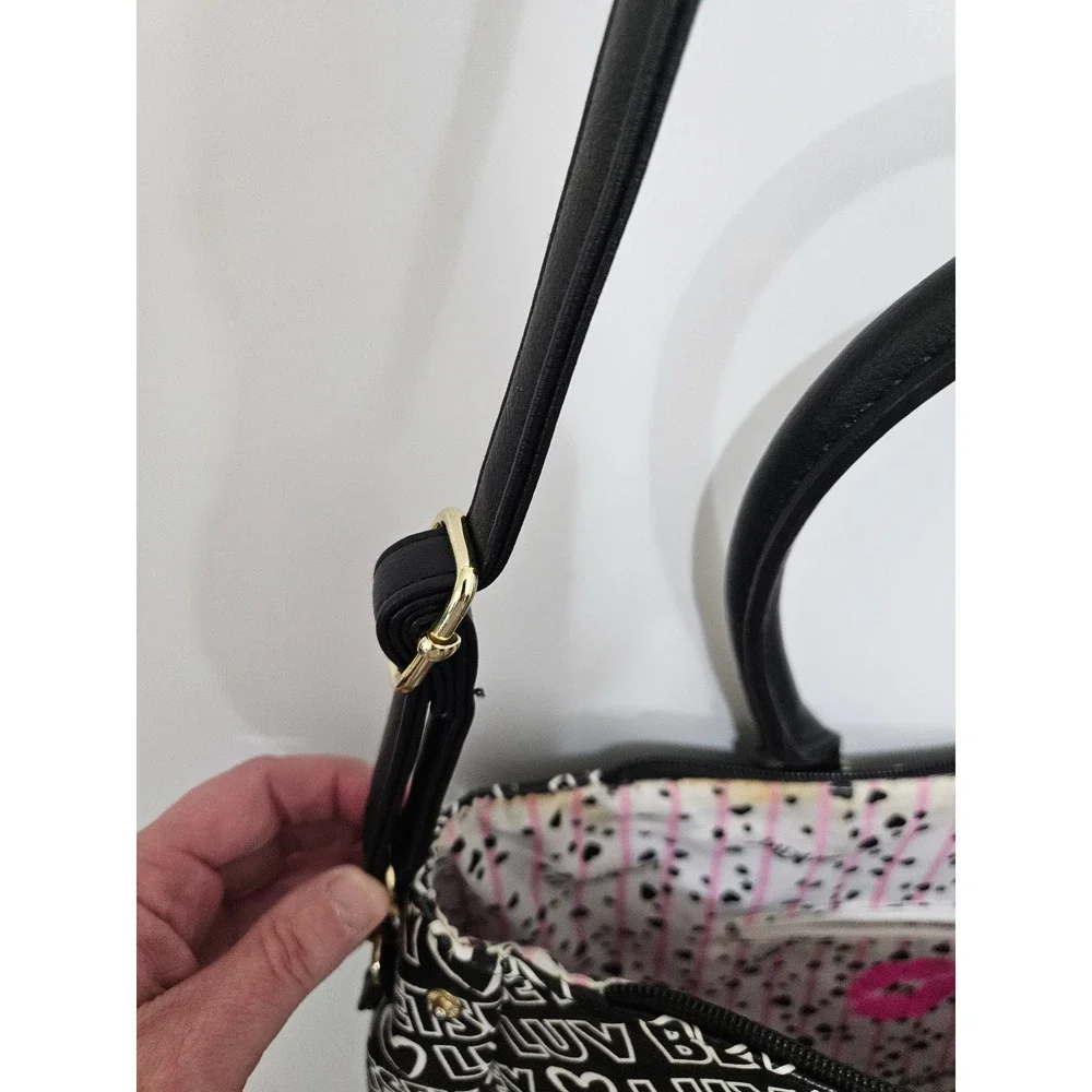 Luv Betsey Betsey Johnson Black White Logo Heart Satchel Crossbody Bag Charm Y2K